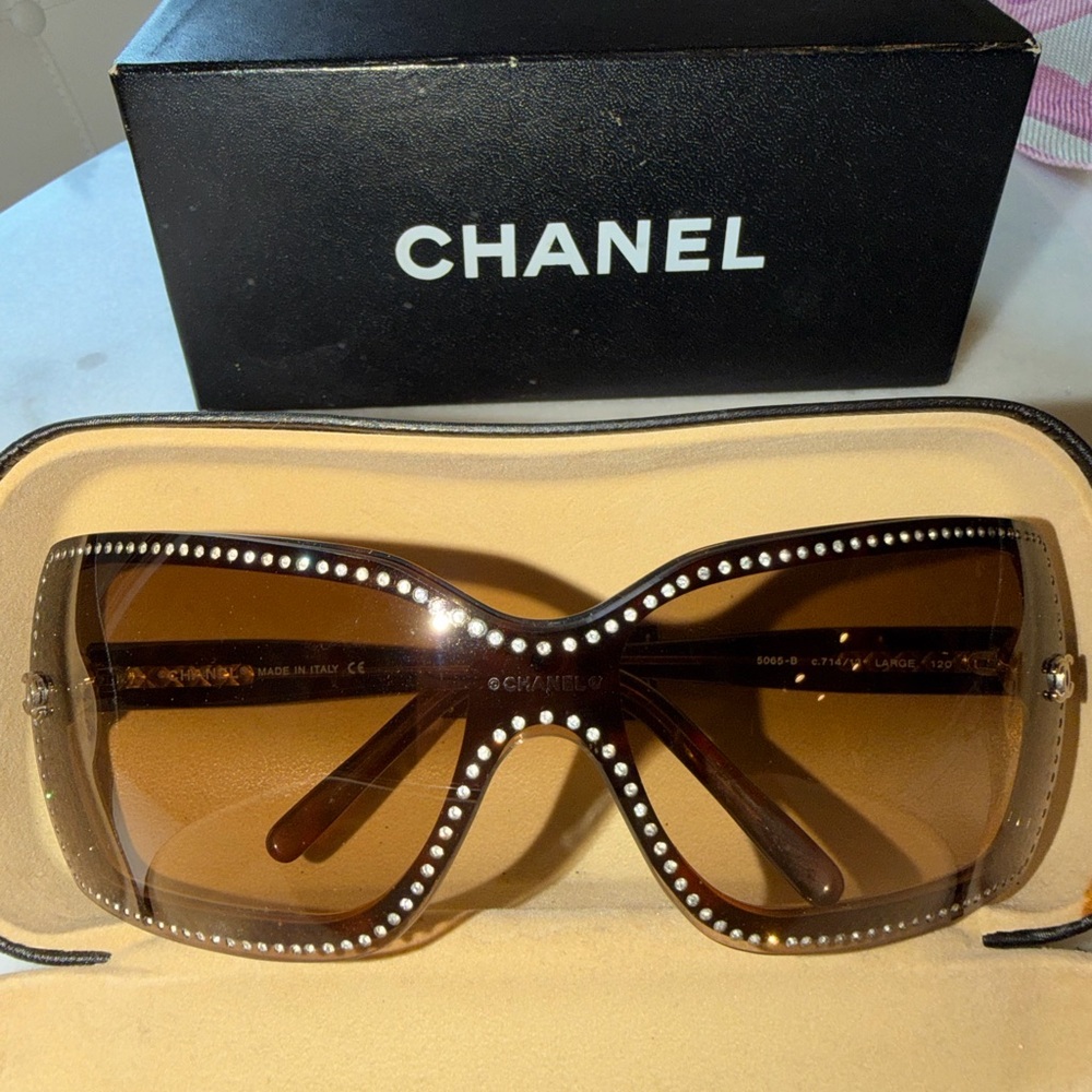 CHANEL 2005 Rhinestone Sunglasses in Original Box